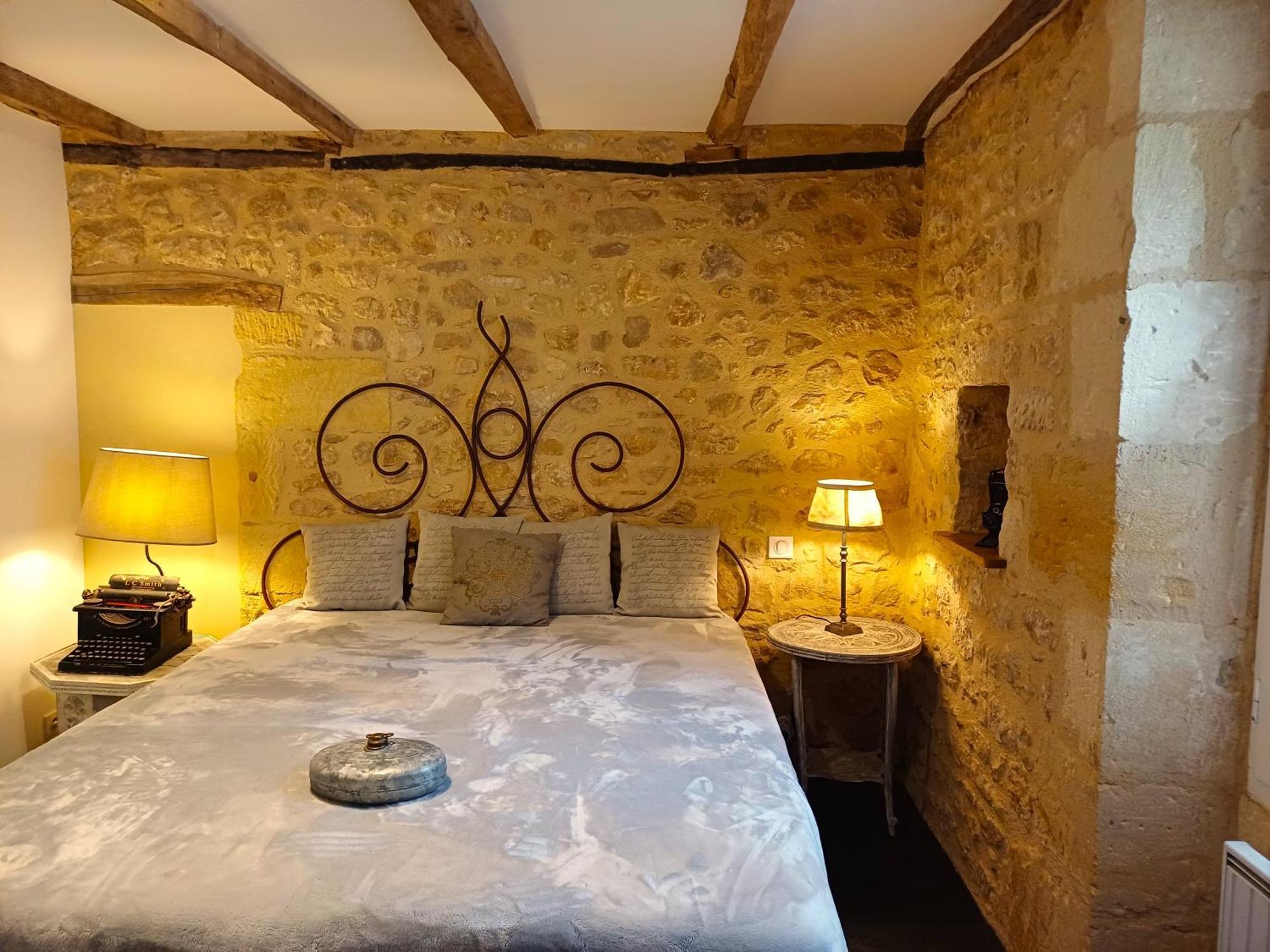 Au Pied Du Chateau - 5 A 11 Personnes - Baignade-Canoe-Piste Cyclable A 100 M Castelnaud-la-Chapelle Exterior foto