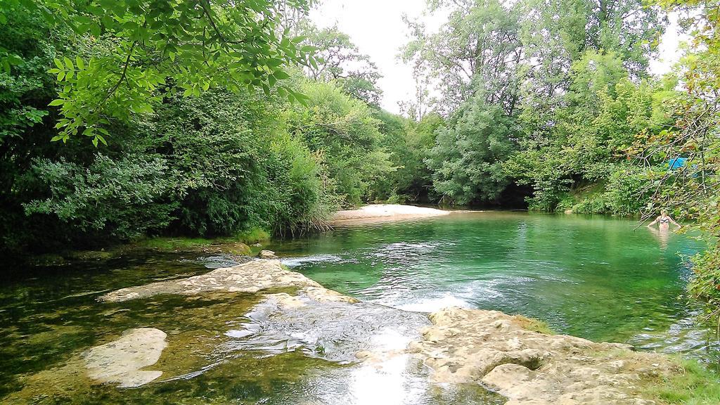 Au Pied Du Chateau - 5 A 11 Personnes - Baignade-Canoe-Piste Cyclable A 100 M Castelnaud-la-Chapelle Exterior foto